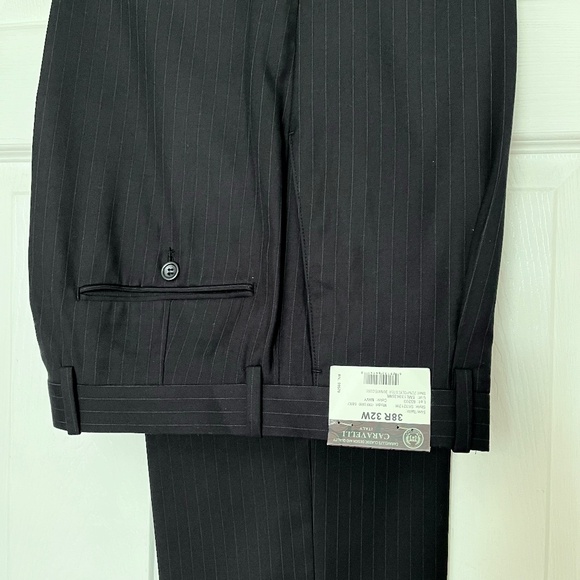 Mens 2 Piece Suit - Picture 6 of 6